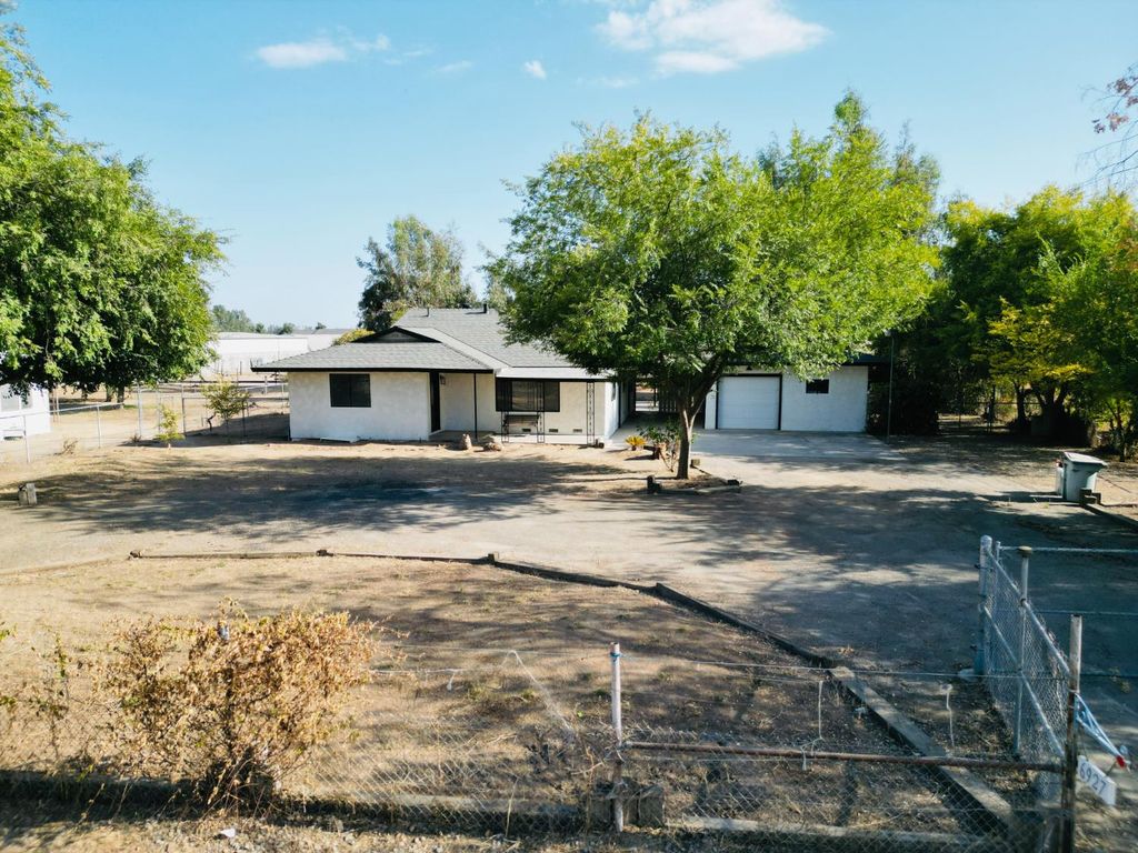 Image 4 of property listing at 6927 W Yale Avenue, Fresno, CA 93723