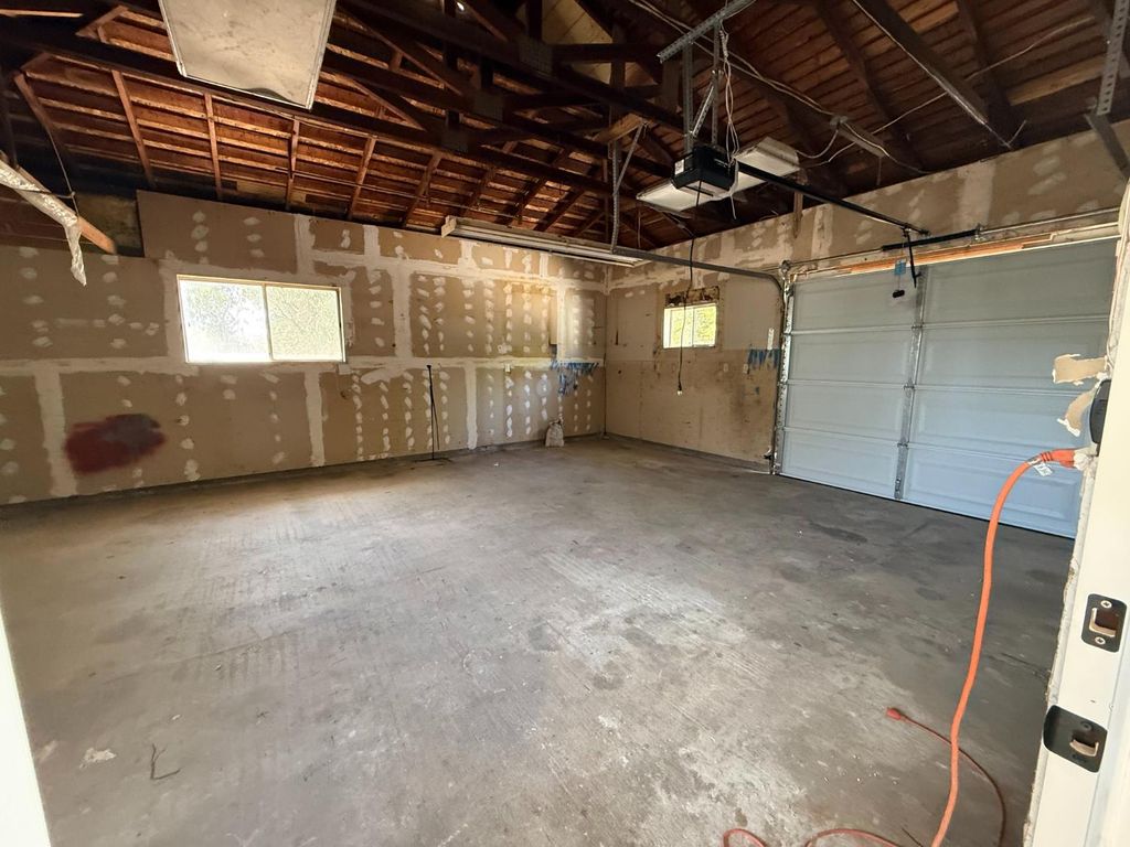 Image 52 of property listing at 6927 W Yale Avenue, Fresno, CA 93723