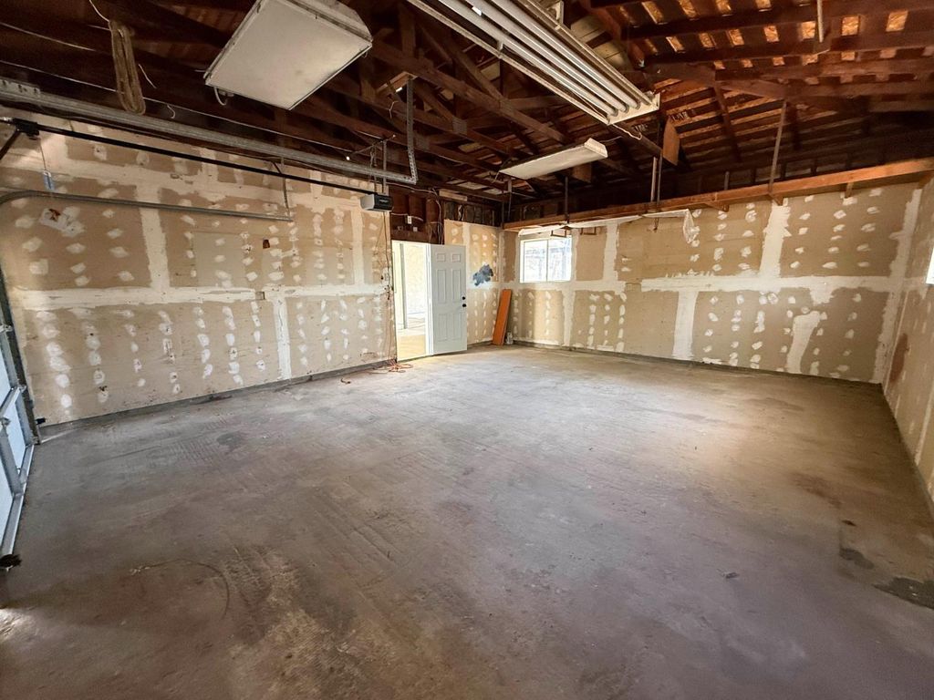 Image 53 of property listing at 6927 W Yale Avenue, Fresno, CA 93723
