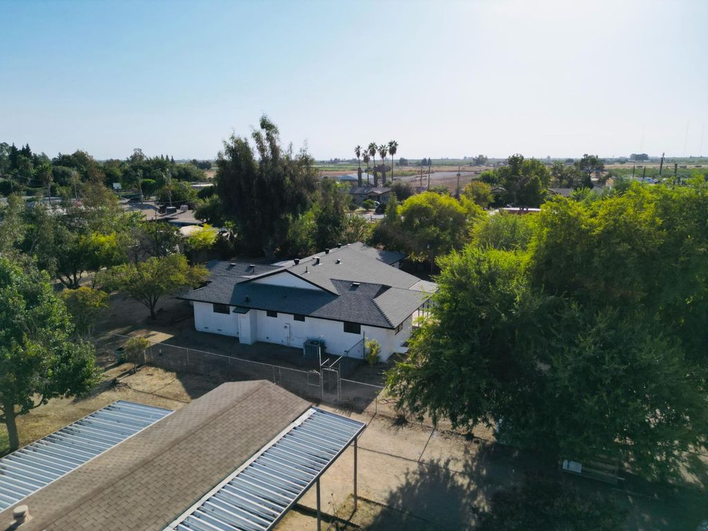 Image 64 of property listing at 6927 W Yale Avenue, Fresno, CA 93723