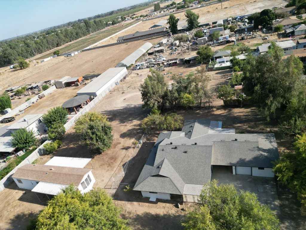 Image 65 of property listing at 6927 W Yale Avenue, Fresno, CA 93723