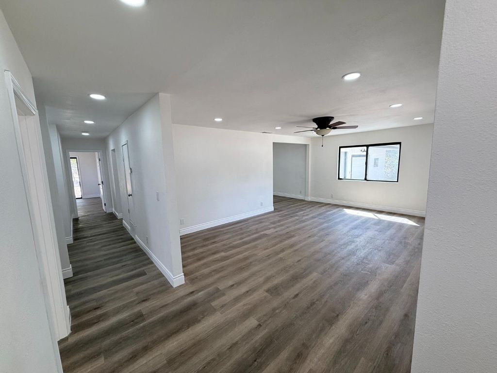 Image 9 of property listing at 6927 W Yale Avenue, Fresno, CA 93723