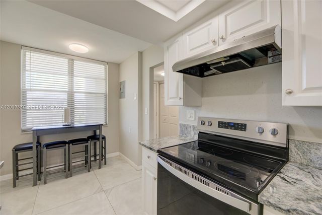 2999 NW 48th Avenue 448, Lauderdale Lakes, FL 33313