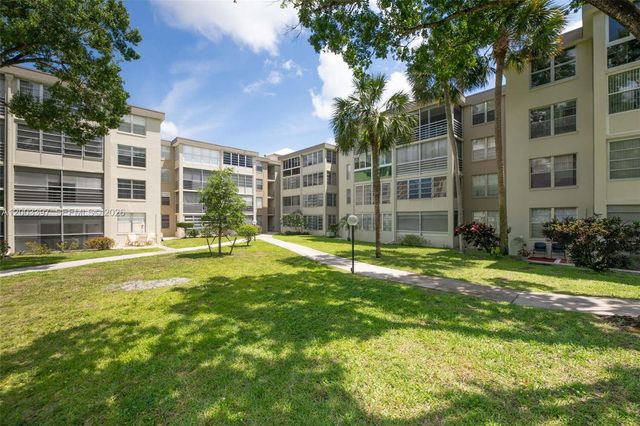 2999 NW 48th Avenue 448, Lauderdale Lakes, FL 33313