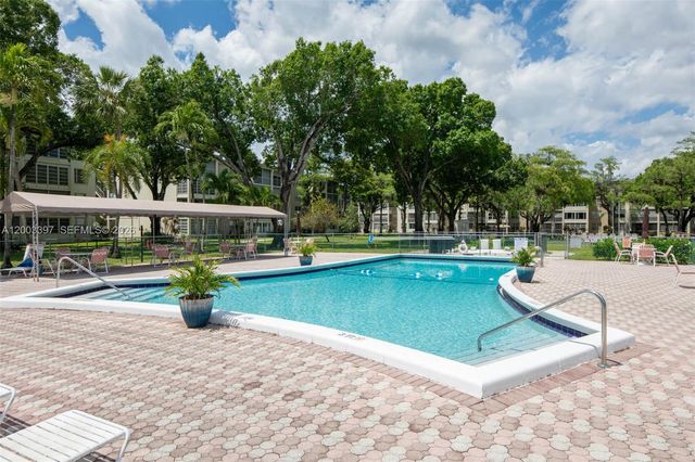 2999 NW 48th Avenue 448, Lauderdale Lakes, FL 33313