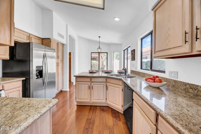9411 W KERRY Lane, Peoria, AZ 85382