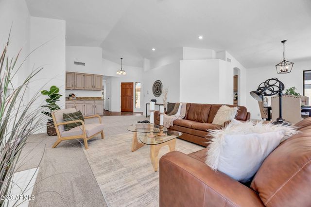 9411 W KERRY Lane, Peoria, AZ 85382
