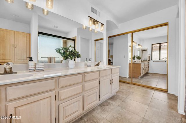 9411 W KERRY Lane, Peoria, AZ 85382