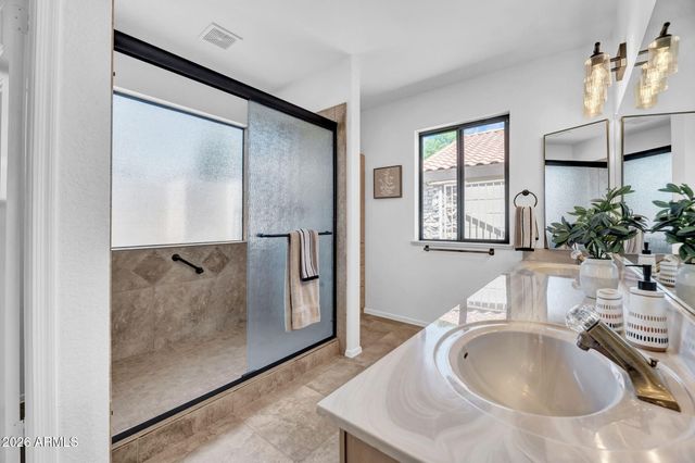 9411 W KERRY Lane, Peoria, AZ 85382