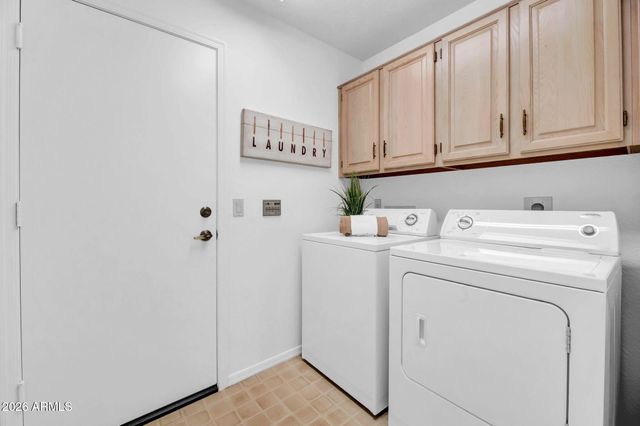 9411 W KERRY Lane, Peoria, AZ 85382