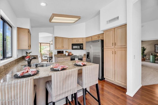 9411 W KERRY Lane, Peoria, AZ 85382