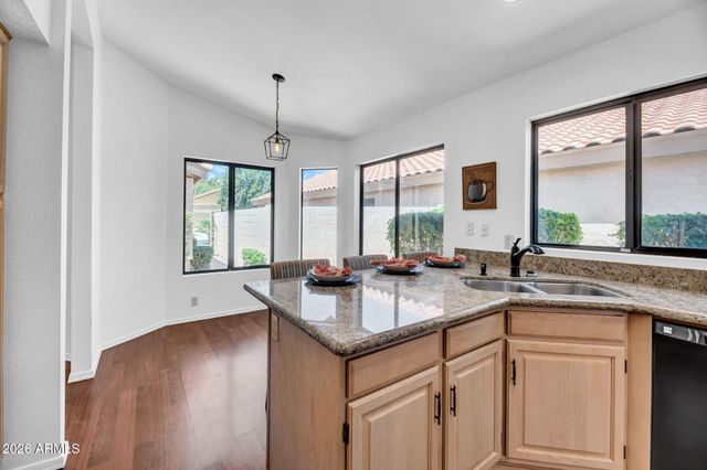 9411 W KERRY Lane, Peoria, AZ 85382