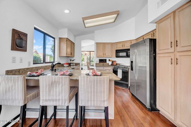 9411 W KERRY Lane, Peoria, AZ 85382