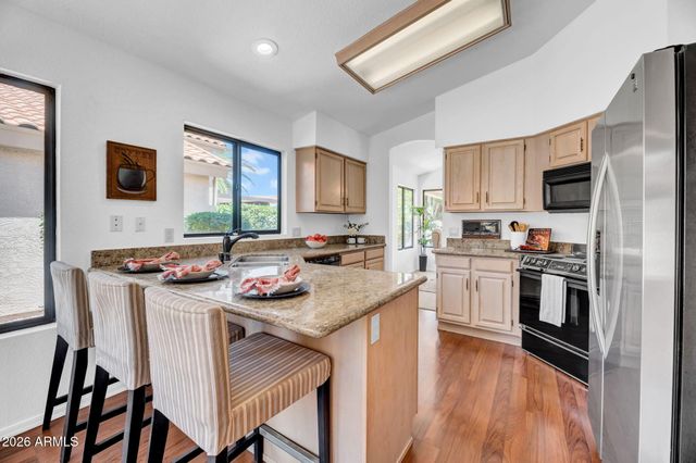 9411 W KERRY Lane, Peoria, AZ 85382