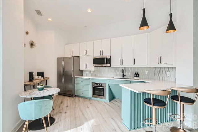 333 W Trade Street W 708, Charlotte, NC 28202