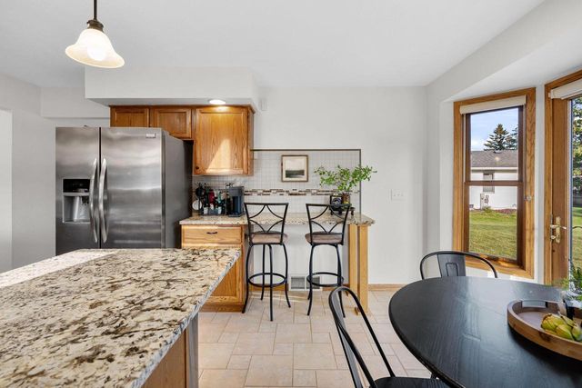 2705 OAKWOOD CIRCLE, Oshkosh, WI 54904