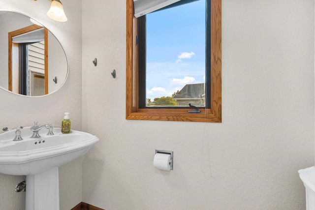 2705 OAKWOOD CIRCLE, Oshkosh, WI 54904