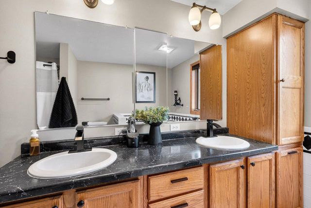 2705 OAKWOOD CIRCLE, Oshkosh, WI 54904
