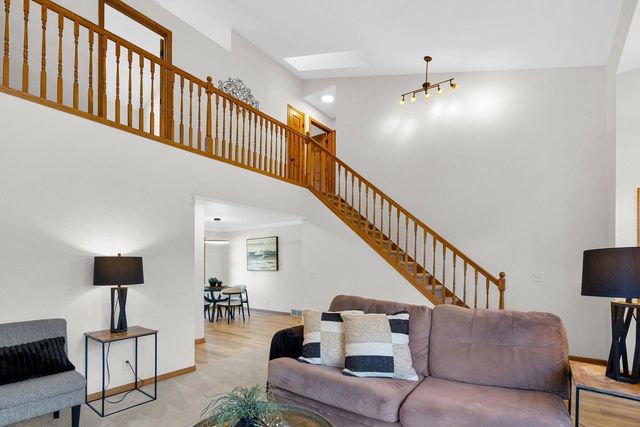 2705 OAKWOOD CIRCLE, Oshkosh, WI 54904