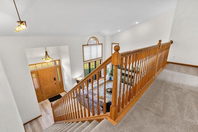 2705 OAKWOOD CIRCLE, Oshkosh, WI 54904