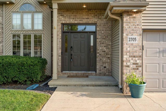 2705 OAKWOOD CIRCLE, Oshkosh, WI 54904