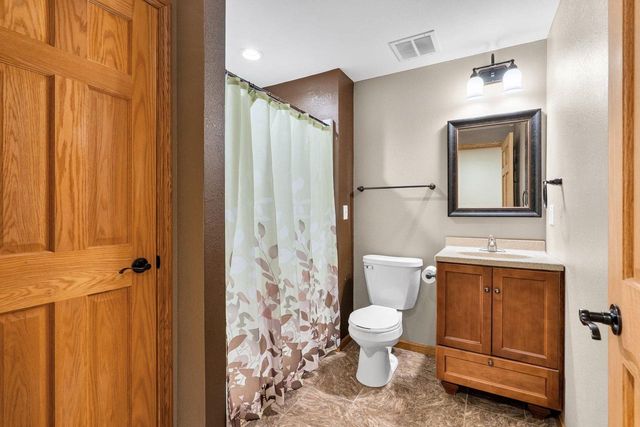 2705 OAKWOOD CIRCLE, Oshkosh, WI 54904