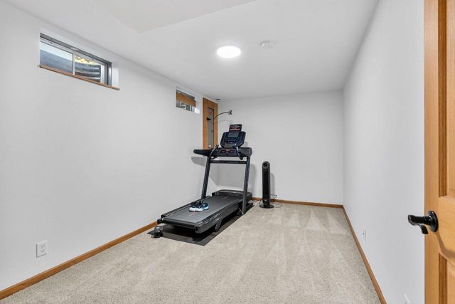2705 OAKWOOD CIRCLE, Oshkosh, WI 54904