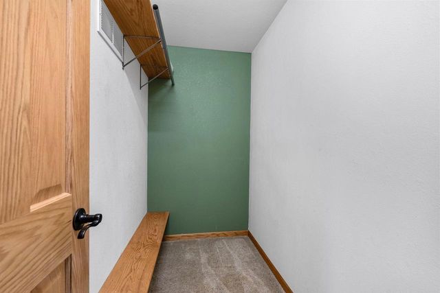 2705 OAKWOOD CIRCLE, Oshkosh, WI 54904