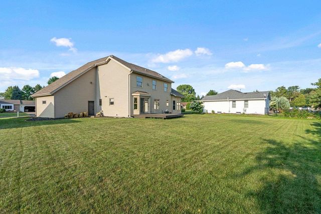 2705 OAKWOOD CIRCLE, Oshkosh, WI 54904