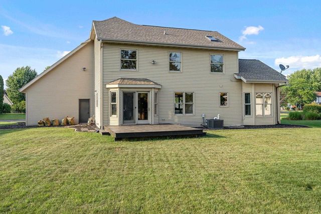 2705 OAKWOOD CIRCLE, Oshkosh, WI 54904