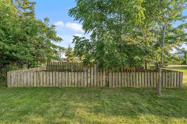 2705 OAKWOOD CIRCLE, Oshkosh, WI 54904