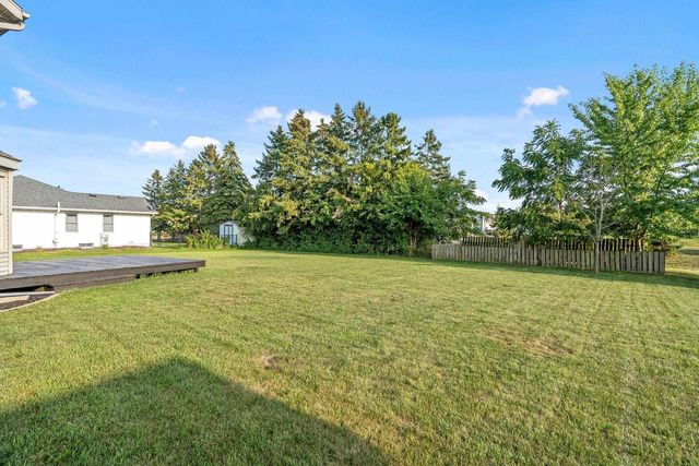 2705 OAKWOOD CIRCLE, Oshkosh, WI 54904