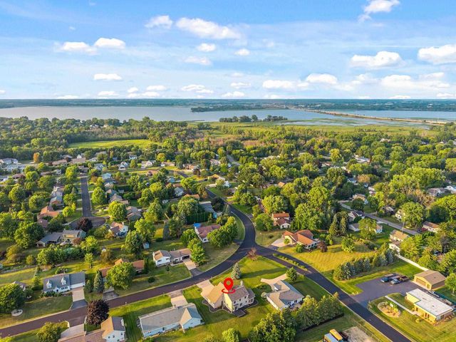 2705 OAKWOOD CIRCLE, Oshkosh, WI 54904