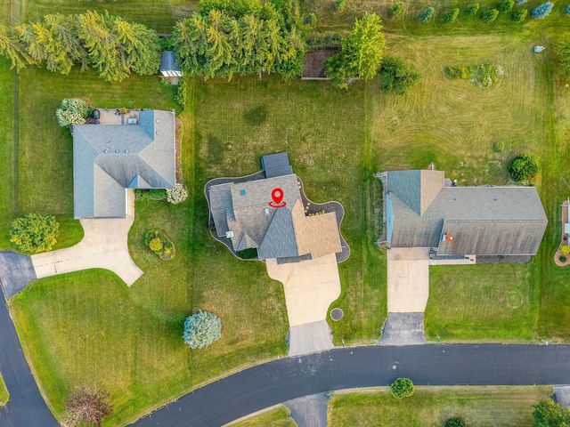 2705 OAKWOOD CIRCLE, Oshkosh, WI 54904