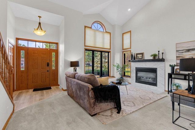 2705 OAKWOOD CIRCLE, Oshkosh, WI 54904