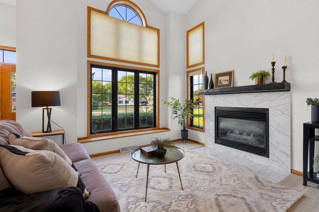2705 OAKWOOD CIRCLE, Oshkosh, WI 54904