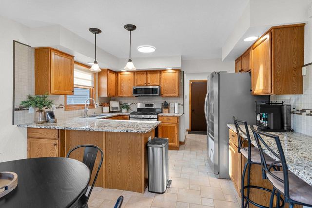 2705 OAKWOOD CIRCLE, Oshkosh, WI 54904
