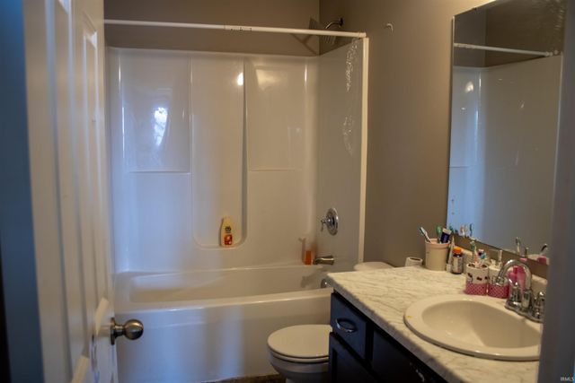 1904 Waynedale Drive, Garrett, IN 46738