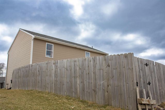 1904 Waynedale Drive, Garrett, IN 46738