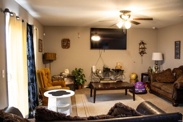 1904 Waynedale Drive, Garrett, IN 46738