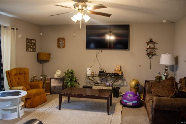 1904 Waynedale Drive, Garrett, IN 46738