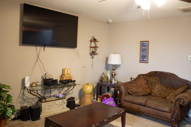 1904 Waynedale Drive, Garrett, IN 46738