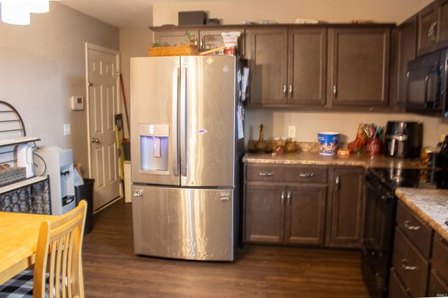 1904 Waynedale Drive, Garrett, IN 46738