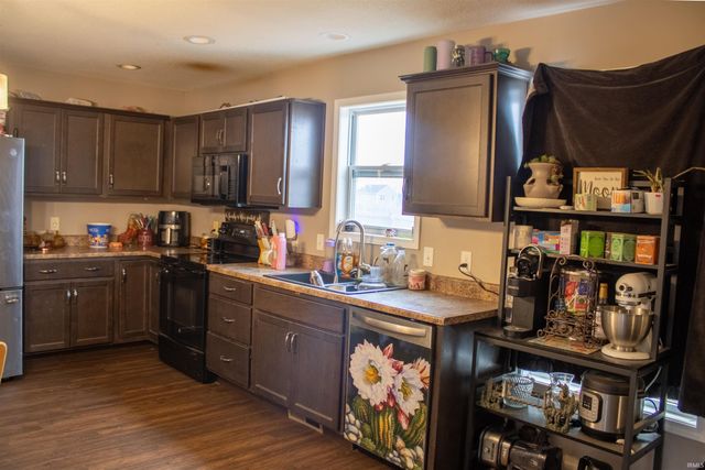 1904 Waynedale Drive, Garrett, IN 46738