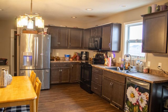 1904 Waynedale Drive, Garrett, IN 46738