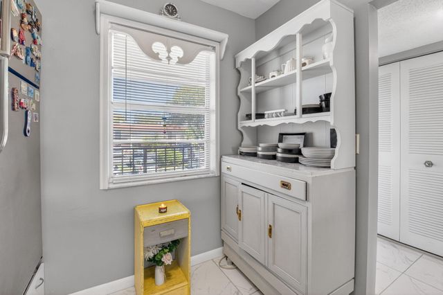 33 Abbey Lane 207, Delray Beach, FL 33446