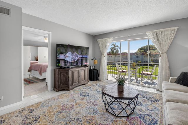 33 Abbey Lane 207, Delray Beach, FL 33446