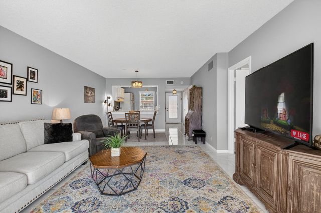 33 Abbey Lane 207, Delray Beach, FL 33446