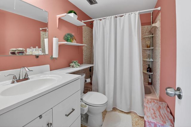 33 Abbey Lane 207, Delray Beach, FL 33446