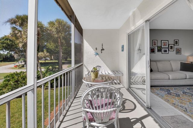 33 Abbey Lane 207, Delray Beach, FL 33446